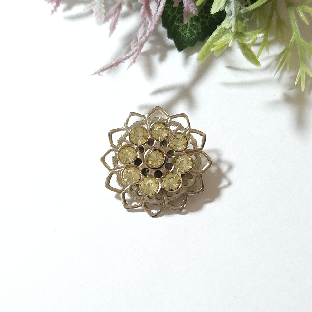 Vintage Yellow Crystal Gold Filigree Flower Brooch - Picture 15 of 15